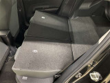 ☆後部座席を倒すと大きな荷物も積めるスペースに☆