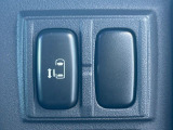 【パワースライドドア】スマートキーや運転席のスイッチでスライドドアの開閉が可能♪電動だから力を入れてドアを開ける必要が無く、小さいお子様でも、重い荷物を持っている時もラクに開け閉めできます♪