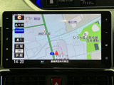 画面には現在地周辺の地図が表示され、目的地への移動をサポートします。道路や周辺施設も見渡せる表示で、初めて訪れる場所へのお出かけにも活用できます。