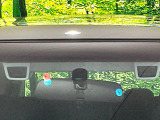 【アイサイトVer2】前方の車両等を検知し、衝突しそうな時は警報で注意を促し、ブレーキを踏む力をサポート。ブレーキを踏めなかった場合は衝突被害軽減ブレーキが作動、衝突回避をサポートします。