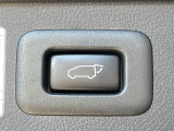 【パワーバックドア】スマートキーや運転席のボタンを押すだけでリアゲートが自動で開閉します!荷物を持っている時や、高い位置にあるバックドアを閉める際に便利な機能です♪