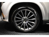 メルセデスの認定中古車「サーティファイドカー」では、万一お車が故障した場合も、ご購入後1年間もしくは2年間※は走行距離にかかわらずメルセデス・ベンツ正規サービスネットワークで無料修理いたします