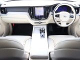 XC60  リチャージ プラグインハイブリッドT6 AWDインスクリプション 4WD