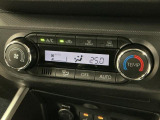 【オートエアコン】AUTOボタンを押してお好みの温度を設定!快適な室温でドライブをお楽しみいただけます♪