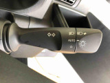 ☆オートライト機能☆車外の明るさに応じて自動的でヘッドランプを点灯および消灯します。夕暮れ時やトンネルなどで便利です!