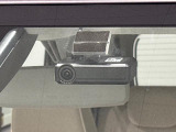 事故直前・直後のデータを記録しておくことで、客観的な検証を行うことができるドライブレコーダーが付いてます。保証は製造メーカー修理保証のみで期間外のものは対象外となります。