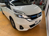 ○暗い夜道も明るく照らします○LEDヘッドライト装着車! 夜間のドライブも安心ですね♪消費電力が少なくて明るいなんて、◎です☆