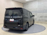 全車1年間の走行距離無制限のロングラン保証付きです。また、さらに安心をお求めの方には1年〜2年の保証延長ができる「ロングラン&alpha;保証」(有償)もお選びいただけます。