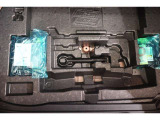 ■車載工具■ 収納場所を事前に確認しておくことをお勧め致します。■パンク修理キット■ご利用にはパンク修理剤が必要になります。詳細はスタッフまでお尋ねください。