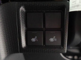 運転席と助手席にはシートヒーターも付いています!