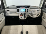 【インパネ】運転のしやすさを最優先に設計された見晴らしの良いフロントビュー。車両間隔が掴みやすく狭い道でも安心♪「安全」と「品質」を最優先に、安心してお乗りいただけるクルマを提供いたします。