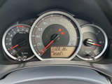視認性の高いメーター類で、スピードやエンジン回転数などを確認しやすく、安全運転をサポート。デジタル表示で多機能な情報表示も可能です。