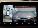 パノラミックビューモニター付きです。車両を上から見たような映像をモニター画面に表示。運転席からの目視では見にくい、車両周辺の状況をリアルタイムでしっかり確認できます。