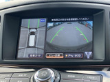 駐車時の安全性を高めるバックモニター。狭い場所でもスムーズな駐車をサポートします。安全運転をサポートします。