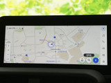 地図上に現在地周辺の道路や施設名が表示され、目的地までのルート確認に役立ちます。画面上の案内を見ながら、行き先の確認をスムーズに行えます。