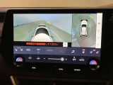 レクサスのお車はすべてバックモニターを標準装備。駐車時のご不安を解消する、パノラミックビューモニターも装備しています。