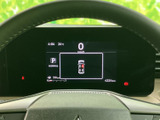 視認性の高いメーター類が、運転に必要な情報を的確に伝えます。運転状況を常に把握し、安全運転をサポートします。