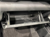 助手席前のグローブBOX等々すぐに出してしまえる便利な収納スペースが備わっています♪