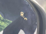 【ブラインドスポットインフォメーション】走行中、ドアミラーの死角になりやすい箇所に後続車が接近するとサイドミラー付近に警告を表示、ドライバーに注意喚起をしてくれます。