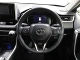 各操作スイッチなどもハンドルから手を放すことなく操作可能で安全運転に支援いたします!