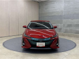 お車購入のポイントとなるフロントマスクです!シャープな目つきが印象的なデザインのヘッドランプです。