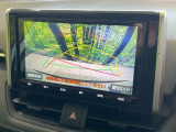 【バックカメラ】駐車時に後方がリアルタイム映像で確認できます。大型商業施設や立体駐車場での駐車時や、夜間のバック時に大活躍!運転スキルに関わらず、今や必須となった装備のひとつです!