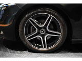 メルセデスの認定中古車「サーティファイドカー」では、万一お車が故障した場合も、ご購入後1年間もしくは2年間※は走行距離にかかわらずメルセデス・ベンツ正規サービスネットワークで無料修理いたします