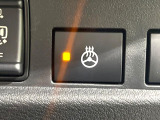 【ステアリングヒーター】冬場に冷たくなりやすい革巻き【ハンズフリー機能付き両側パワースステアリングを、スイッチ一つで素早く適温に!エアコンよりも早く温まってくれるので、寒い日の運転も快適になりますね♪