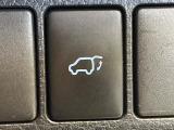 【パワーバックドア】スマートキーや運転席のボタンを押すだけでリアゲートが自動で開閉します!荷物を持っている時や、高い位置にあるバックドアを閉める際に便利な機能です♪