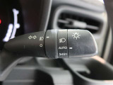 周囲が暗くなると自動でヘッドライトを点灯するオートライト機能付き。周囲が明るくなると自動で消灯します。