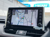 見やすい地図画面で、スムーズなナビゲーションをサポート。長距離ドライブも安心です。