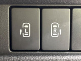 【両側パワースライドドア】スマートキーや運転席のスイッチで後席両側スライドドアの開閉が可能♪電動だから力を入れてドアを開ける必要が無く、小さなお子様でも簡単に開け閉めでき快適です♪