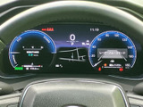 見やすいメーター類が、運転に必要な情報を的確に伝えます。直感的に操作できるので、運転に集中できます。安全運転をサポートします。