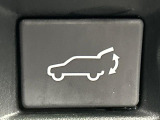 【パワーバックドア】スマートキーや運転席のボタンを押すだけでリアゲートが自動で開閉します!荷物を持っている時や、高い位置にあるバックドアを閉める際に便利な機能です♪