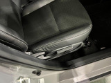 痛みの出やすい運転席シートの角、フロアマット、座面、ともに良好です