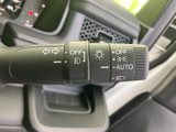 操作しやすいウインカーレバーは、安全な車線変更をサポート。直感的な操作感で、スムーズな運転をアシストします。
