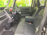 運転席からの視界が広く、運転操作がしやすいです。快適なドライビングをサポートする機能も充実。安全運転をサポートします。
