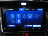 【オーディオ選択画面】AM/FMの切替や、交通情報もこちらの画面から選択できます。