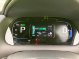 視認性の高いメーター類は、運転に必要な情報を分かりやすく表示します。運転に集中できる、シンプルで機能的なデザインです。