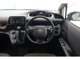 スタイリッシュなインパネ周りです!運転の際、常に目にする部分は、シックにまとめた飽きの来ないデザインが人気です!