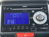 使いやすいオーディオシステムが搭載されています。CDやラジオだけでなく、USB・AUXも接続可能です。快適なドライブをサポートします。
