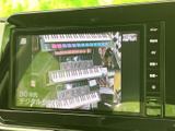 停車中にテレビ番組を楽しめる画面を備えています。待ち時間のひとときも車内で過ごしやすく、映像を楽しみたい方にうれしい装備です。視聴は安全な場所に停車してお楽しみください。