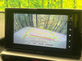 【バックカメラ】駐車時に後方がリアルタイム映像で確認できます。大型商業施設や立体駐車場での駐車時や、夜間のバック時に大活躍!運転スキルに関わらず、今や必須となった装備のひとつです!