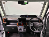 見易い計器類と運転し易いドライビングポジションは、視角も少なく前方&左右の見切りが良く運転し易いクルマです