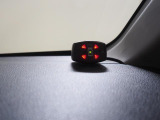 純正用品の前後コーナーセンサーが装備されています。障害物への接近を音とLED表示でお知らせします。