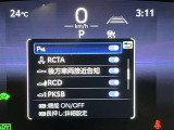 【レーンディパーチャーアラート】道路上の白線(黄線)をカメラで認識し、ドライバーがウインカー操作を行わずに車線を逸脱する可能性がある場合、ブザーとディスプレイで注意喚起サポート。
