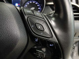 ステアリング右側には、運転支援機能を手元で操作できるスイッチ類を配置しています