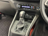 自動で車内温度を調整してくれる【オートエアコン】付きです