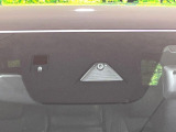 【i-ACTIVESENSE】走行中に前方の車両等を認識し、衝突しそうな時は警報とブレーキで衝突回避と被害軽減をアシスト。より安全にドライブをお楽しみいただけます。
