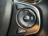 【レーダークルーズコントロール】ミリ波レーダーが車間距離を測って設定車速内で車速に比例した車間距離を保ちながら追従走行する装置で近づきすぎたときは自動でブレーキし、離れすぎたときには自動増速もする。